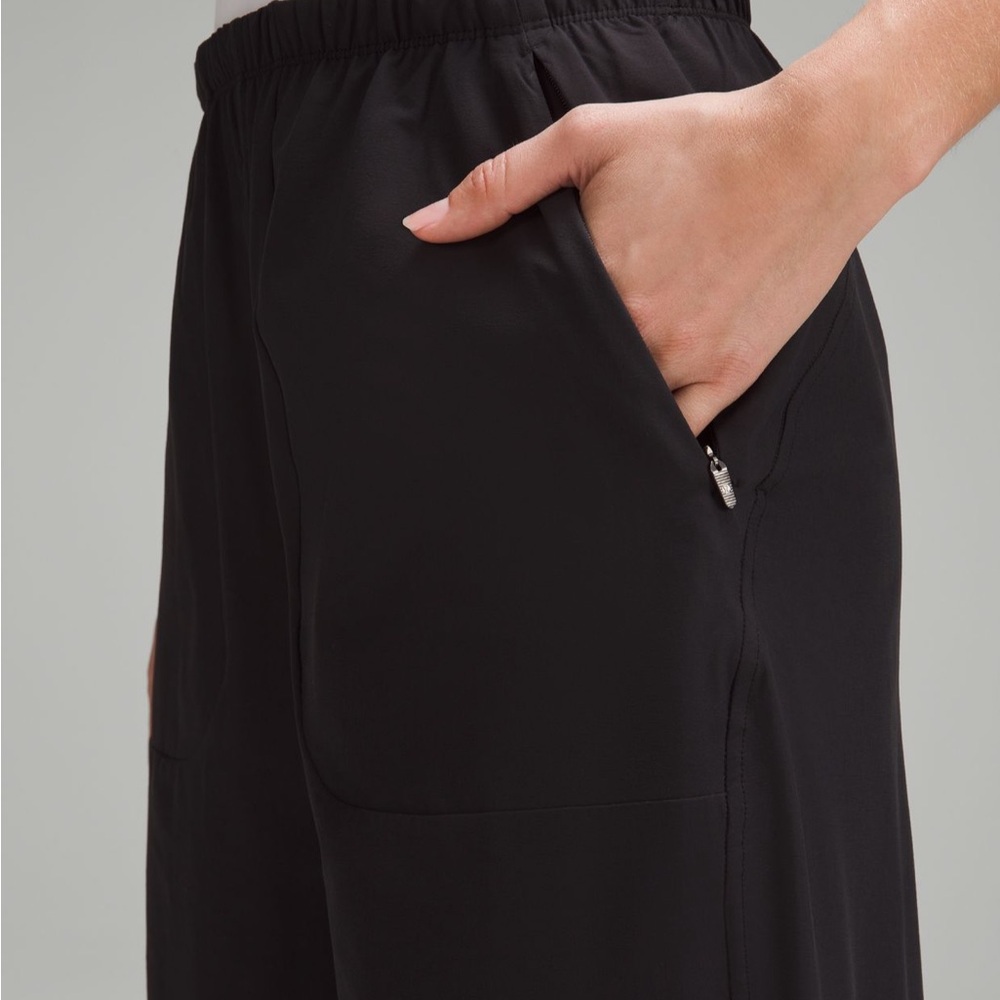 Lululemon Lightweight Mid Rise Barrel Leg Cropped Pant - Picture 4 of 7